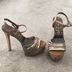 Jessica Simpson platform high heels
